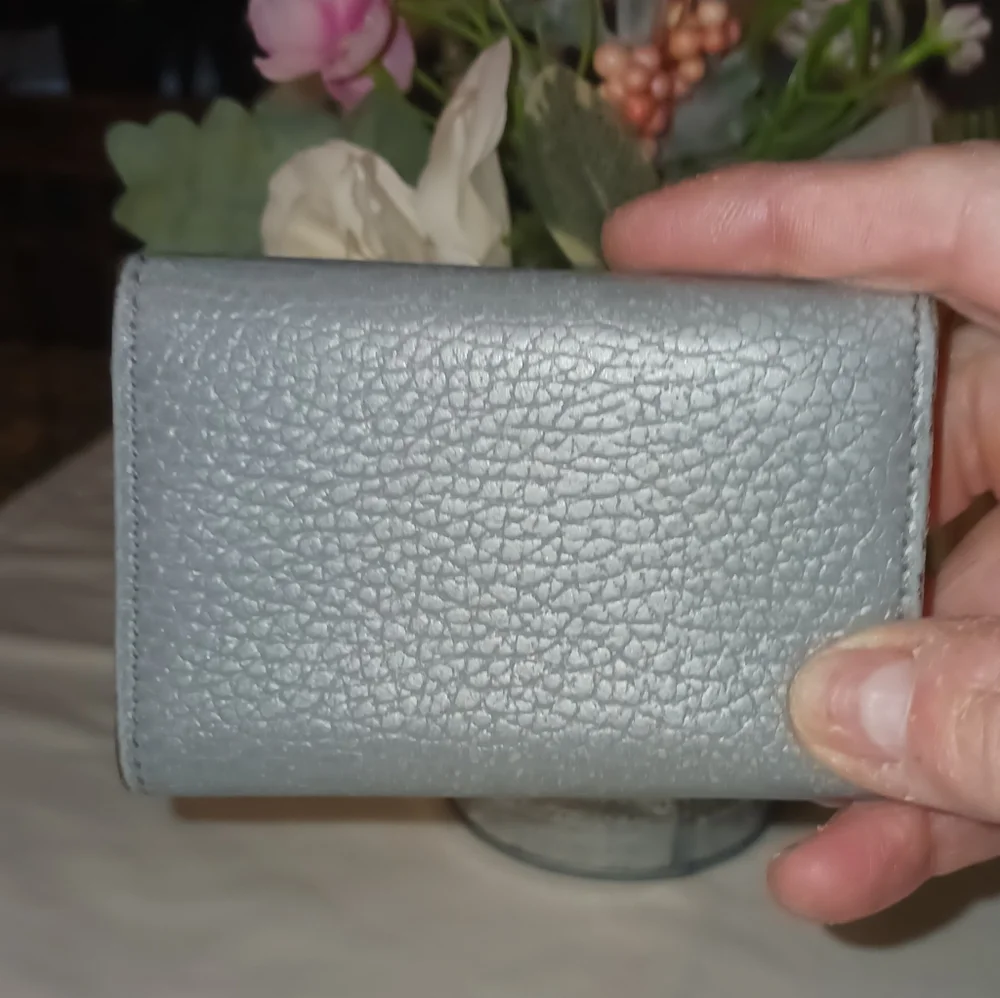Gucci Gray Leather Tri-Fold Wallet Keyholder. - Picture 2 of 8